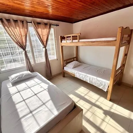 Casa Cerca A El Mar Con Parqueadero *