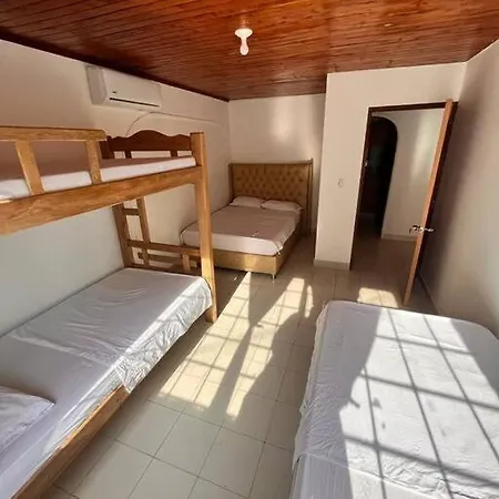 Casa Cerca A El Mar Con Parqueadero Cartagena